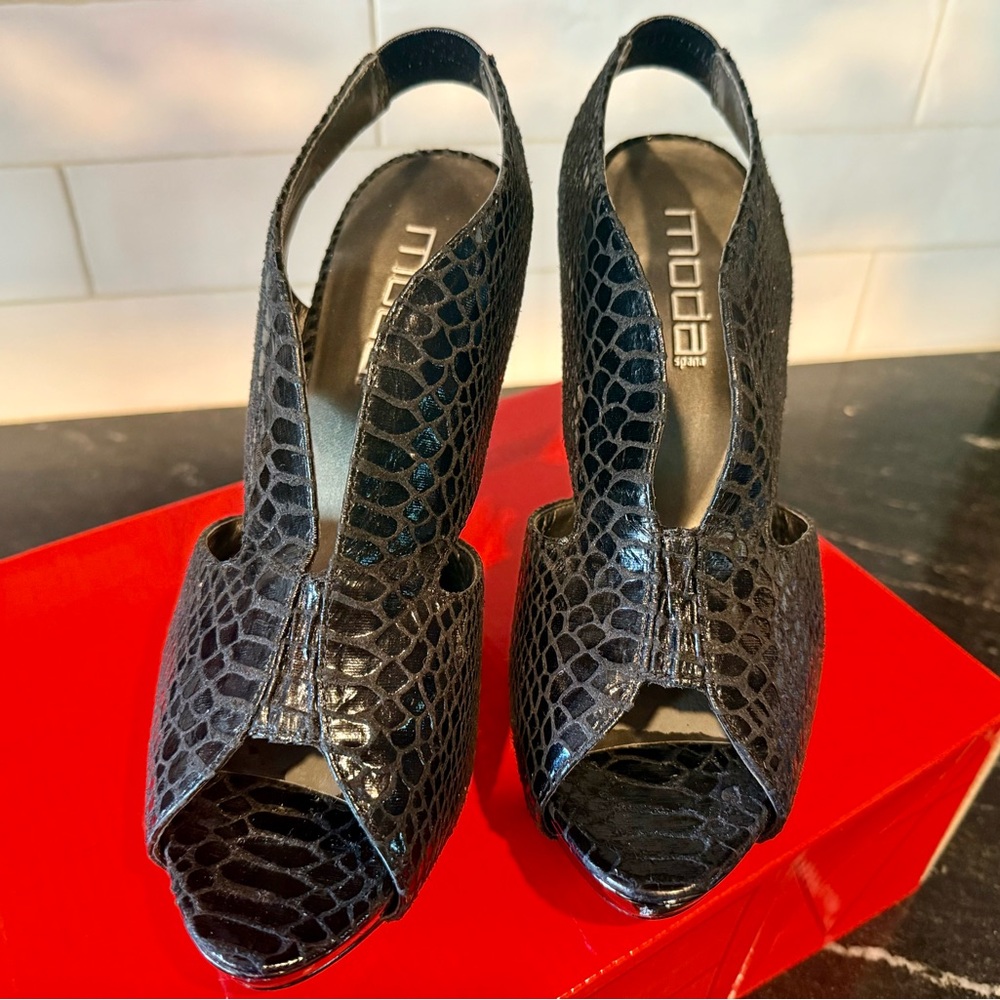 Moda Black Stiletto Slingback Heels